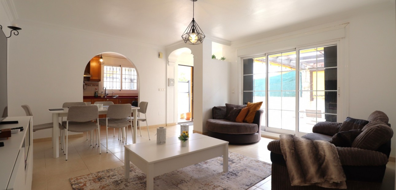 Venta - Semi Detached Villa -
Los Montesinos - La Herrada