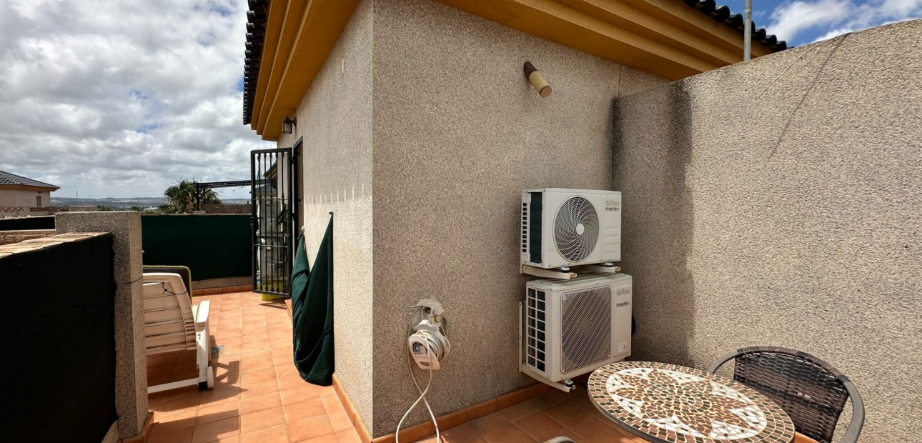 Venta - Semi Detached Villa -
Los Montesinos - La Herrada