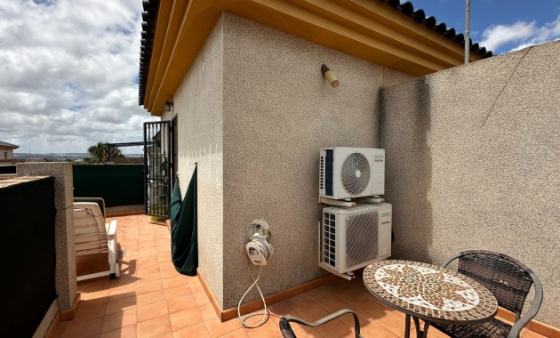 Venta - Semi Detached Villa -
Los Montesinos - La Herrada