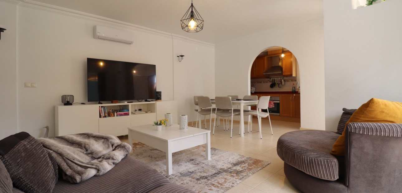 Venta - Semi Detached Villa -
Los Montesinos - La Herrada