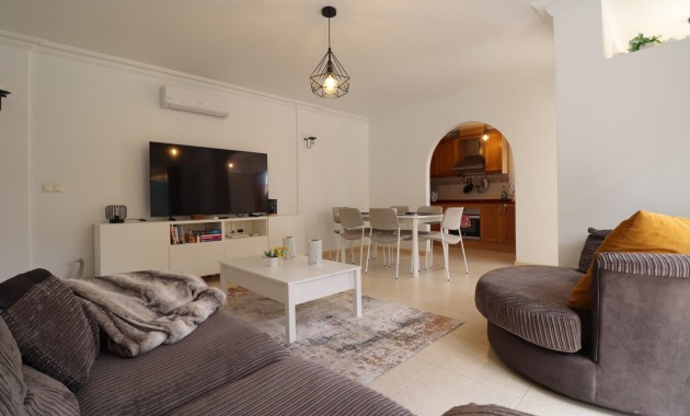 Venta - Semi Detached Villa -
Los Montesinos - La Herrada