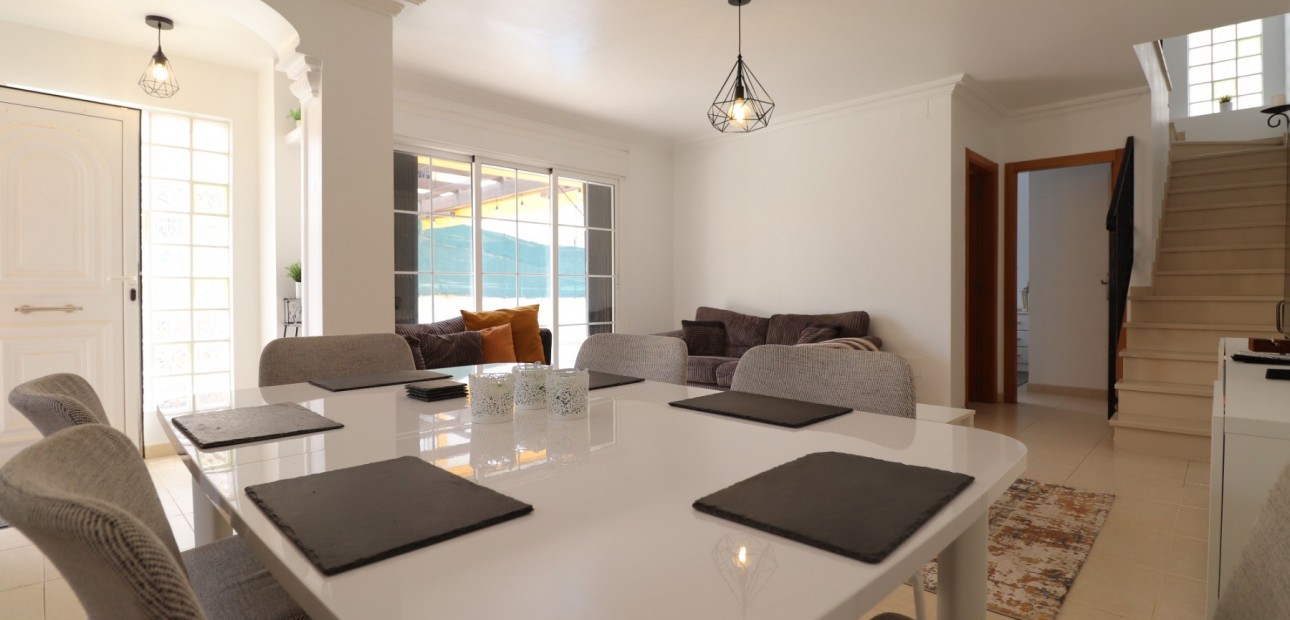 Venta - Semi Detached Villa -
Los Montesinos - La Herrada