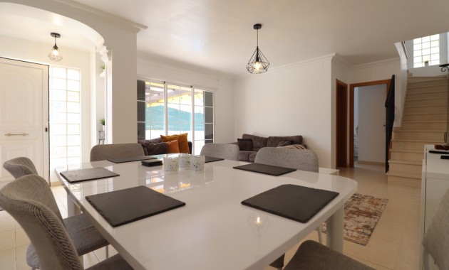 Venta - Semi Detached Villa -
Los Montesinos - La Herrada