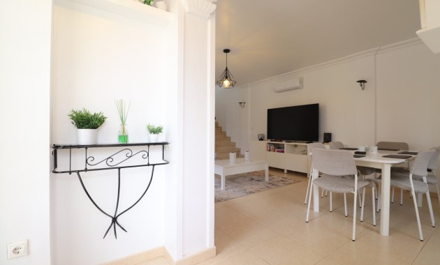 Venta - Semi Detached Villa -
Los Montesinos - La Herrada