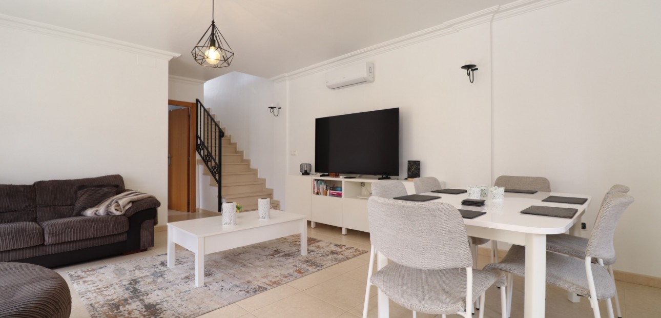 Venta - Semi Detached Villa -
Los Montesinos - La Herrada