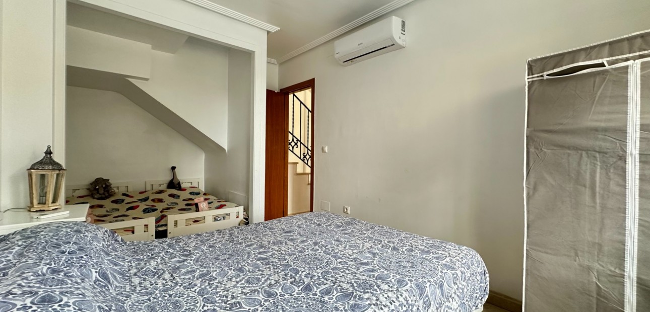 Venta - Semi Detached Villa -
Los Montesinos - La Herrada