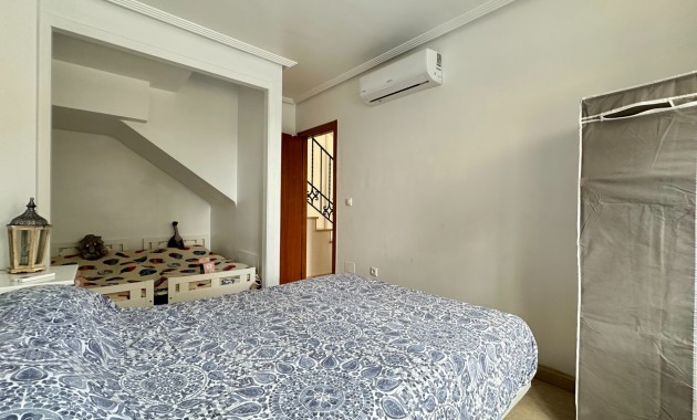 Venta - Semi Detached Villa -
Los Montesinos - La Herrada