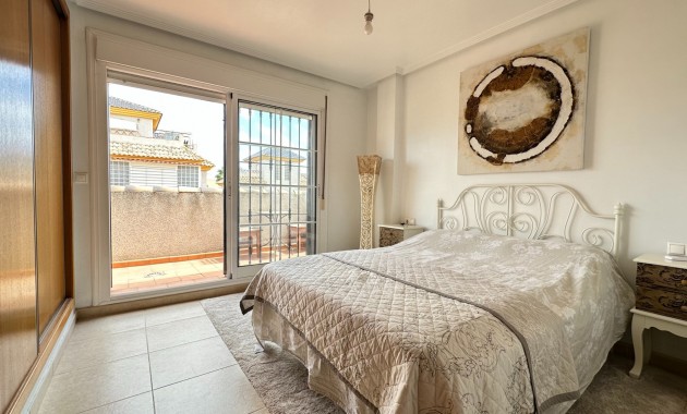 Venta - Semi Detached Villa -
Los Montesinos - La Herrada