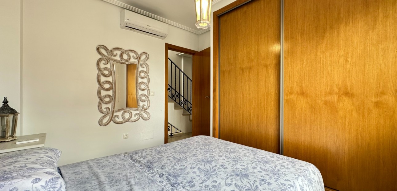 Venta - Semi Detached Villa -
Los Montesinos - La Herrada
