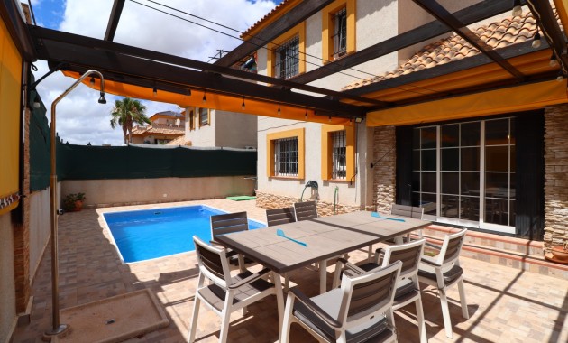 Venta - Semi Detached Villa -
Los Montesinos - La Herrada