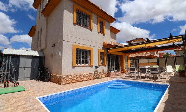 Venta - Semi Detached Villa -
Los Montesinos - La Herrada
