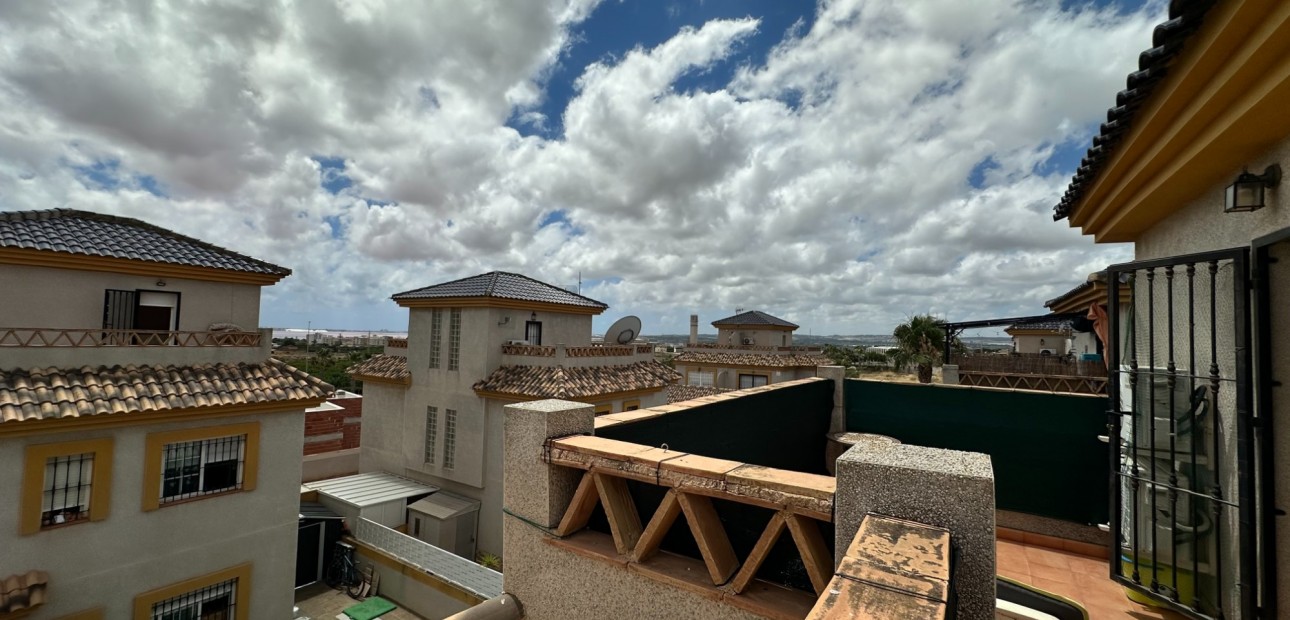 Venta - Semi Detached Villa -
Los Montesinos - La Herrada