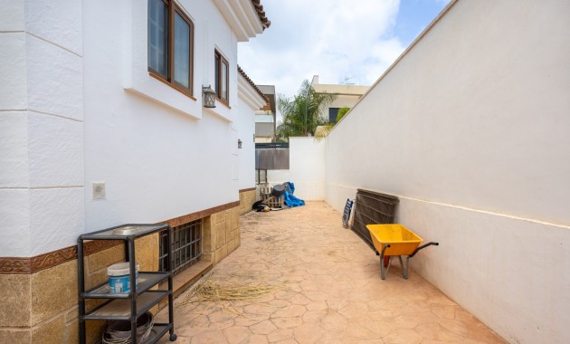 Herverkoop - Detached Villa -
Los Montesinos - La Herrada