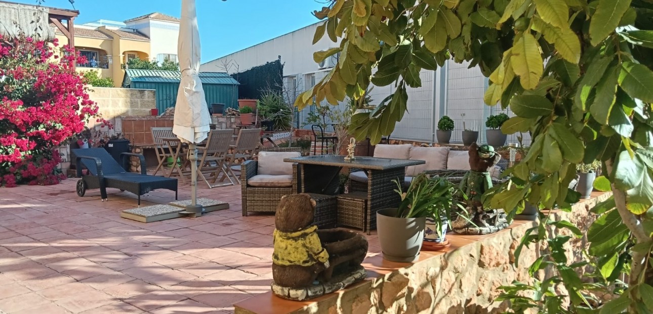 Venta - Apartamento / piso -
Los Montesinos - La Herrada