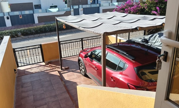Venta - Apartamento / piso -
Los Montesinos - La Herrada