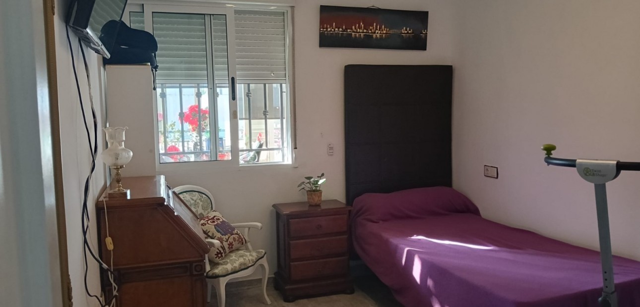 Venta - Apartamento / piso -
Los Montesinos - La Herrada