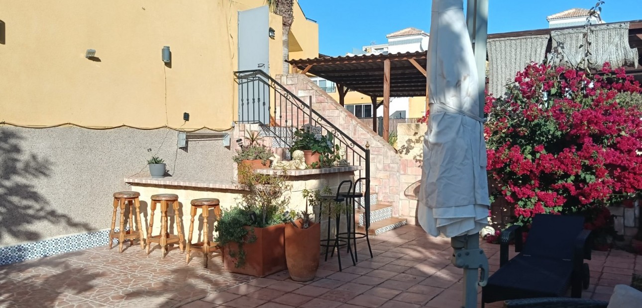 Venta - Apartamento / piso -
Los Montesinos - La Herrada