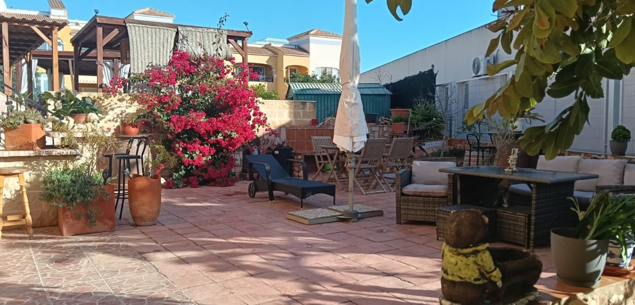 Venta - Apartamento / piso -
Los Montesinos - La Herrada
