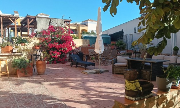 Venta - Apartamento / piso -
Los Montesinos - La Herrada