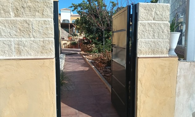 Venta - Apartamento / piso -
Los Montesinos - La Herrada