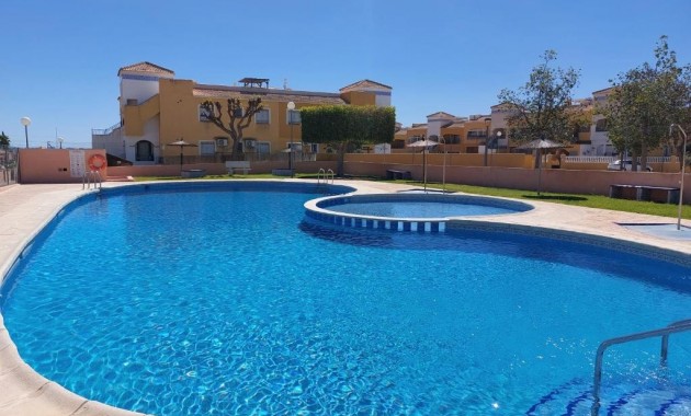 Venta - Apartamento / piso -
Los Montesinos - La Herrada