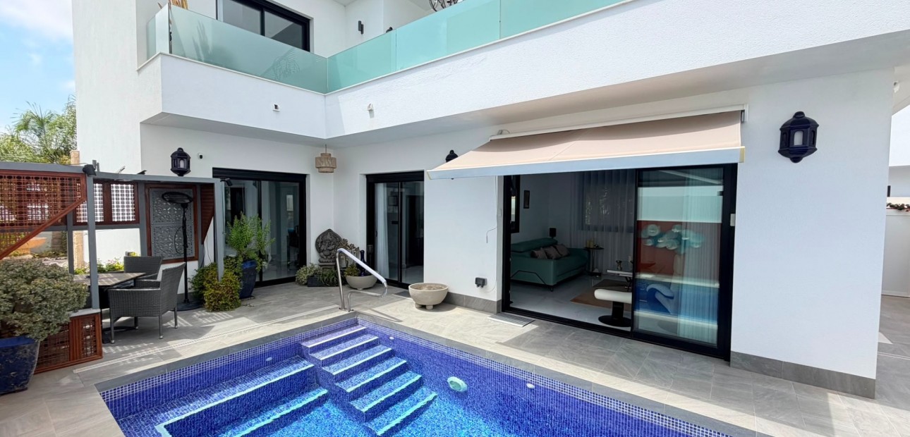 Venta - Detached Villa -
Los Montesinos - La Herrada
