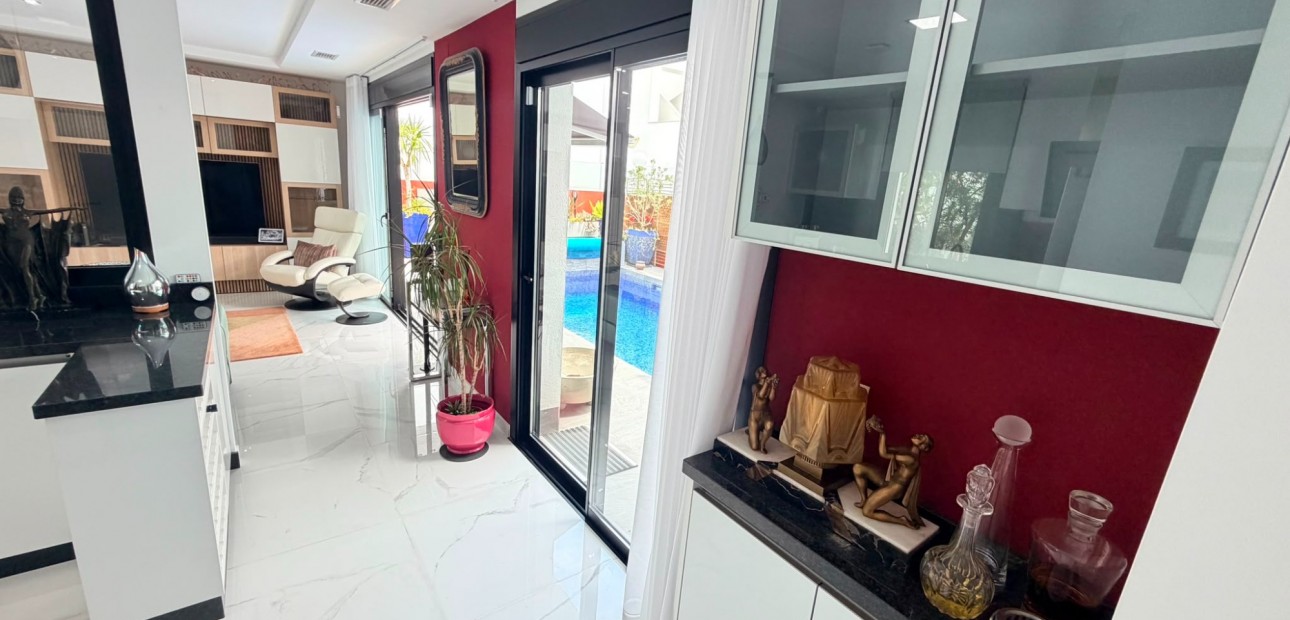 Venta - Detached Villa -
Los Montesinos - La Herrada
