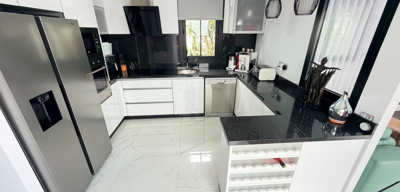 Venta - Detached Villa -
Los Montesinos - La Herrada