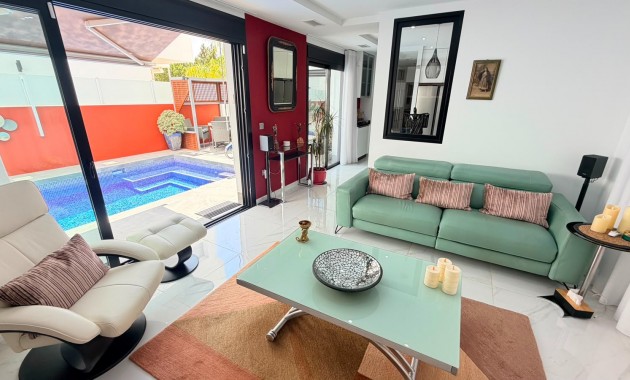 Venta - Detached Villa -
Los Montesinos - La Herrada