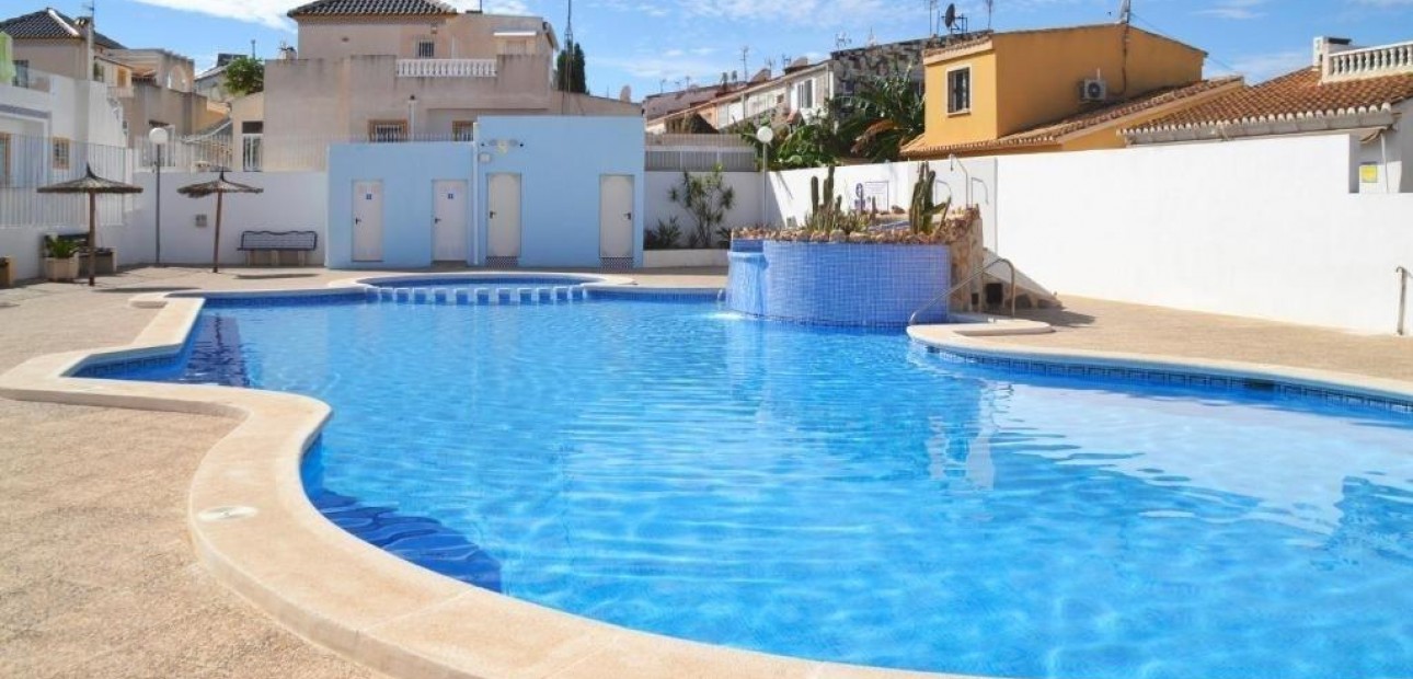 Venta - Terraced house -
Torrevieja - Los balcones