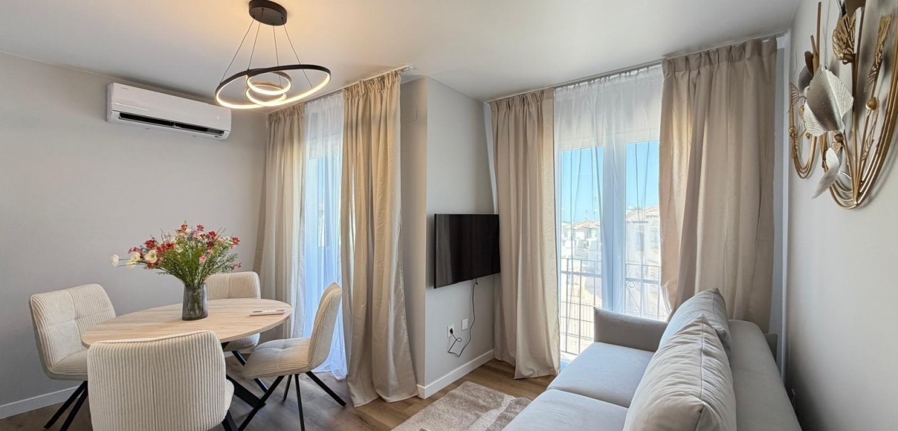 Venta - Apartamento / piso -
San Miguel de Salinas - 03193