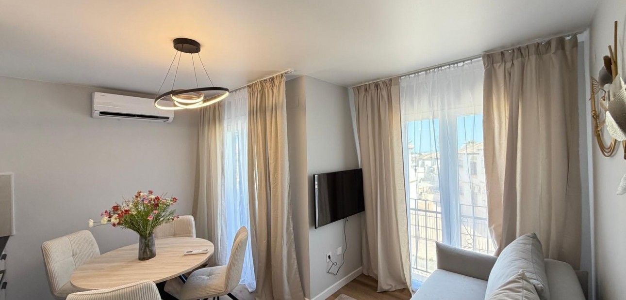 Venta - Apartamento / piso -
San Miguel de Salinas - 03193