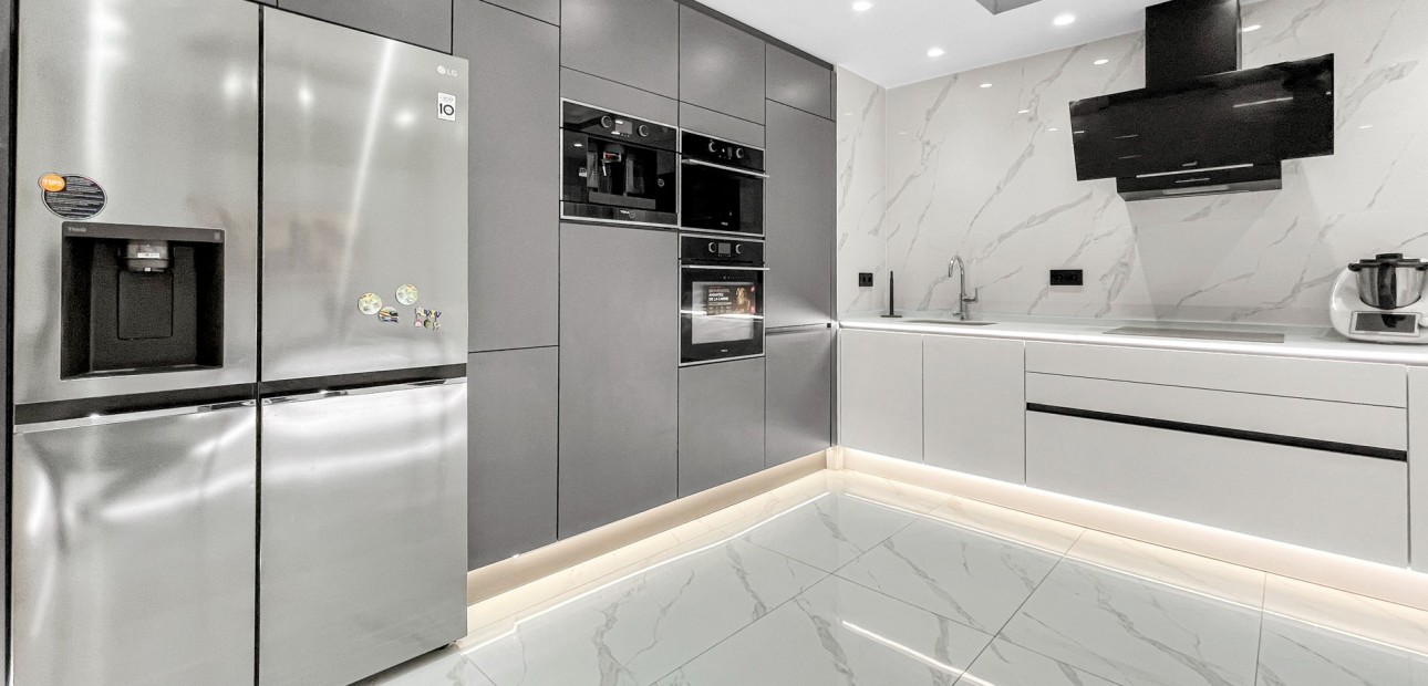 Venta - Apartamento / piso -
Torrevieja - Torrevieja - Centre
