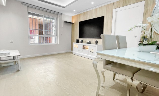 Venta - Apartamento / piso -
Torrevieja - Torrevieja - Centre