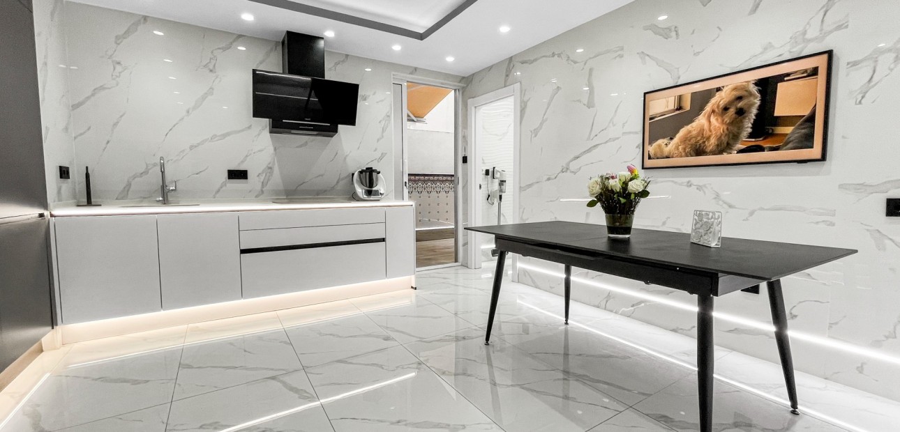 Venta - Apartamento / piso -
Torrevieja - Torrevieja - Centre