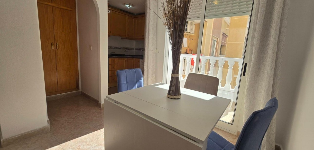 Herverkoop - Studio -
Torrevieja - Centro