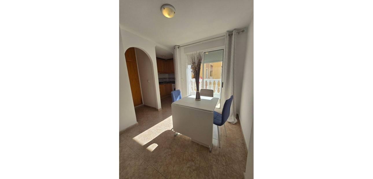 Herverkoop - Studio -
Torrevieja - Centro