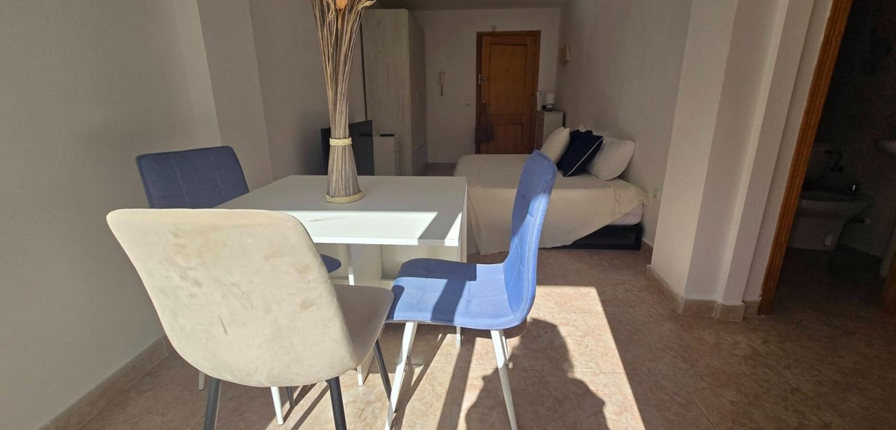 Herverkoop - Studio -
Torrevieja - Centro
