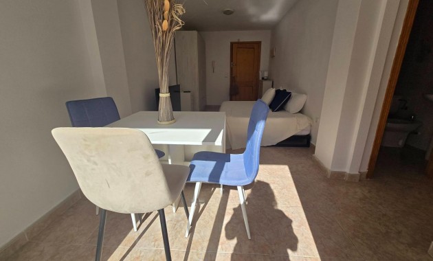 Herverkoop - Studio -
Torrevieja - Centro