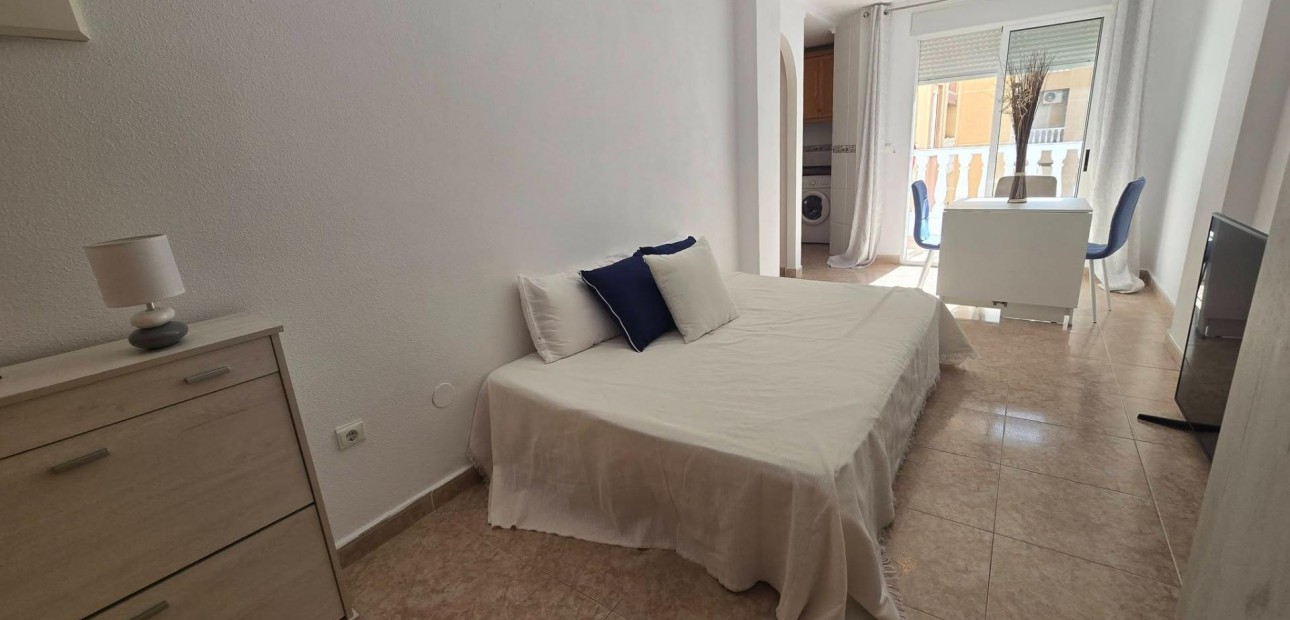 Herverkoop - Studio -
Torrevieja - Centro