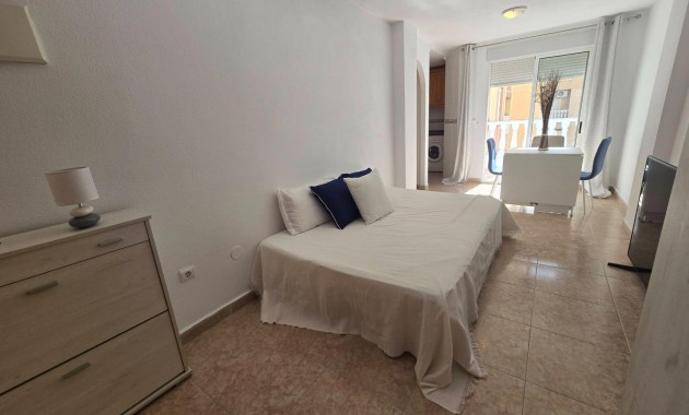 Herverkoop - Studio -
Torrevieja - Centro