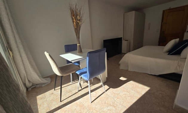 Herverkoop - Studio -
Torrevieja - Centro