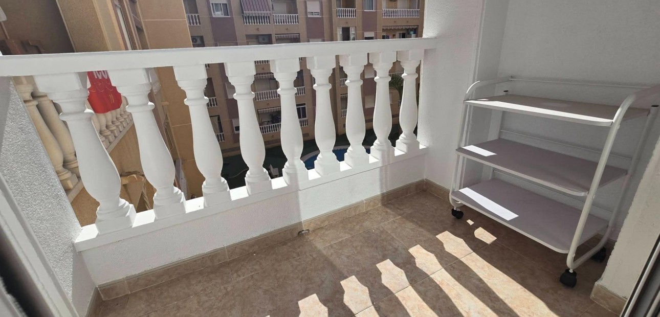 Herverkoop - Studio -
Torrevieja - Centro