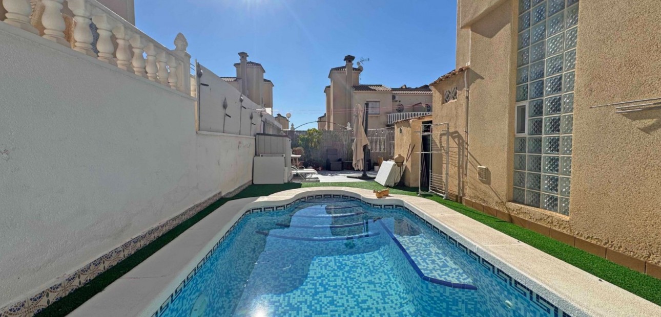 Herverkoop - Quad Villa -
Orihuela Costa - Villamartin