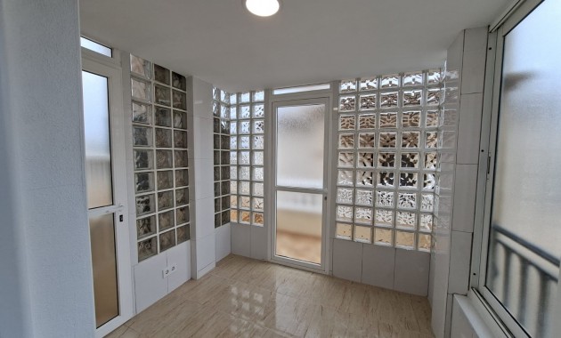 Herverkoop - Appartement / flat -
Orihuela Costa - Punta Prima