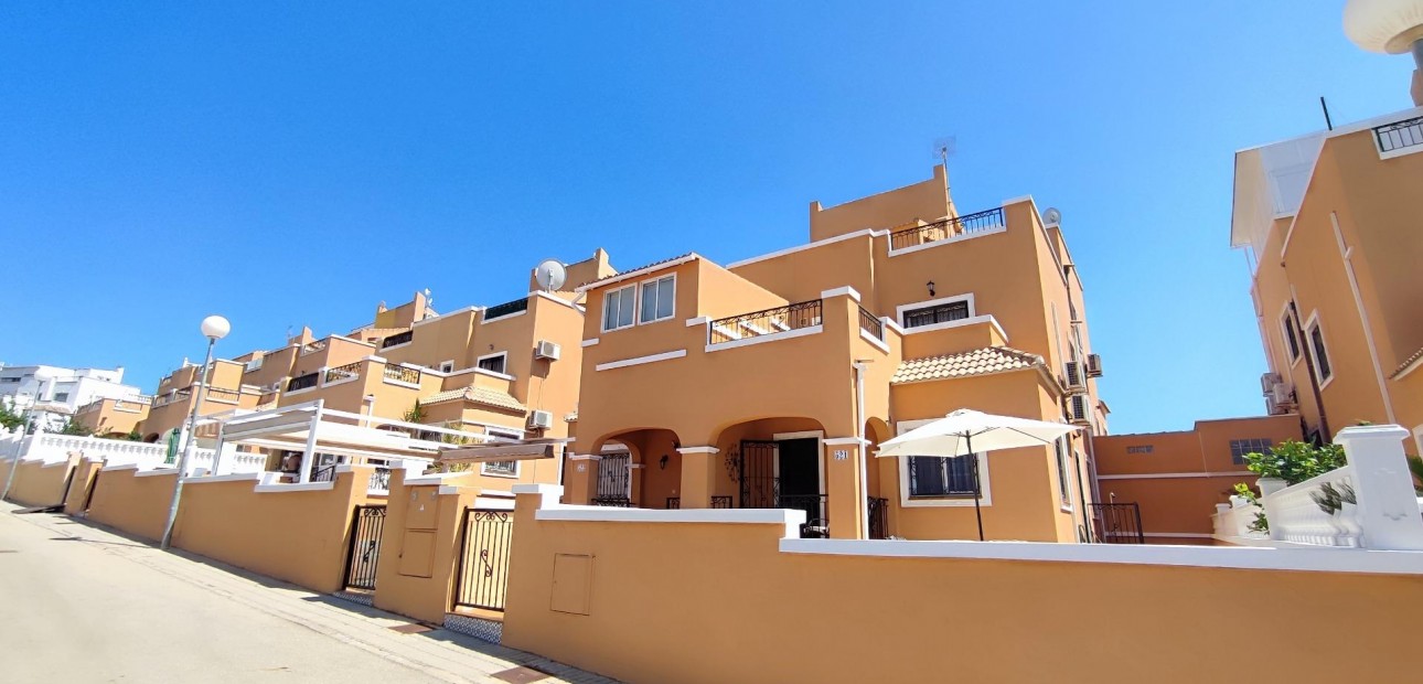 Herverkoop - Terraced house -
Orihuela Costa - La Florida
