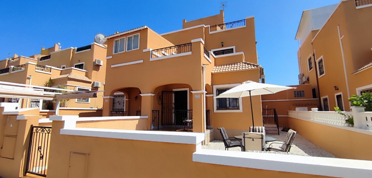 Herverkoop - Terraced house -
Orihuela Costa - La Florida