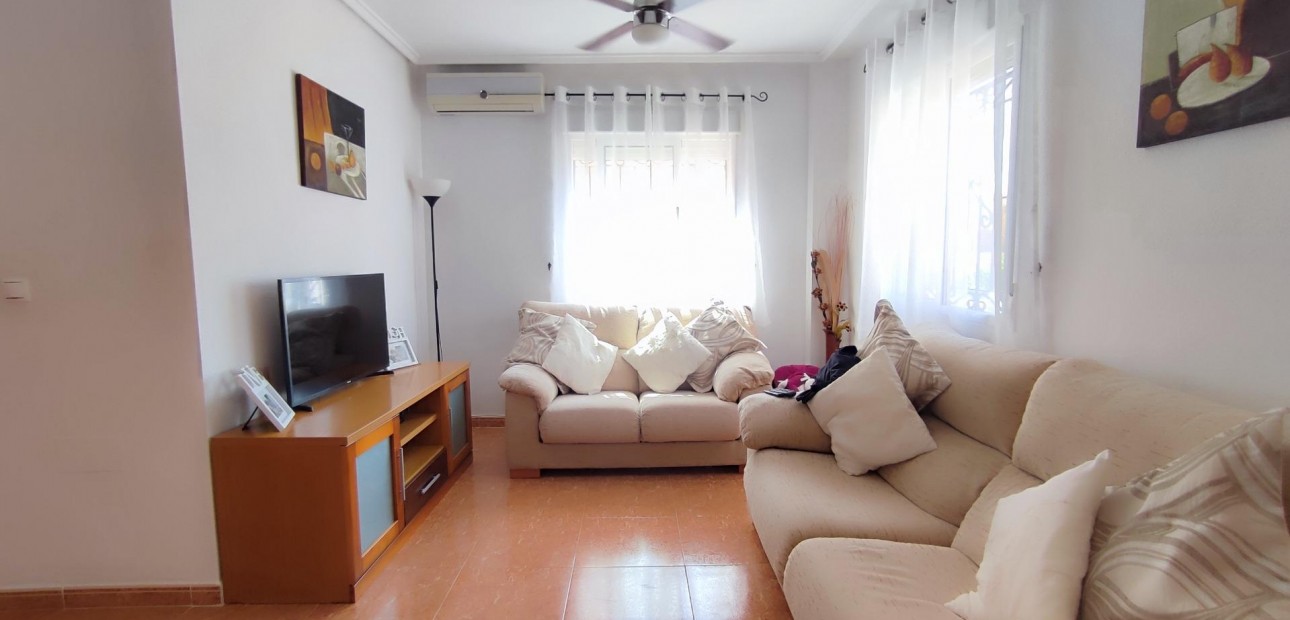 Herverkoop - Terraced house -
Orihuela Costa - La Florida
