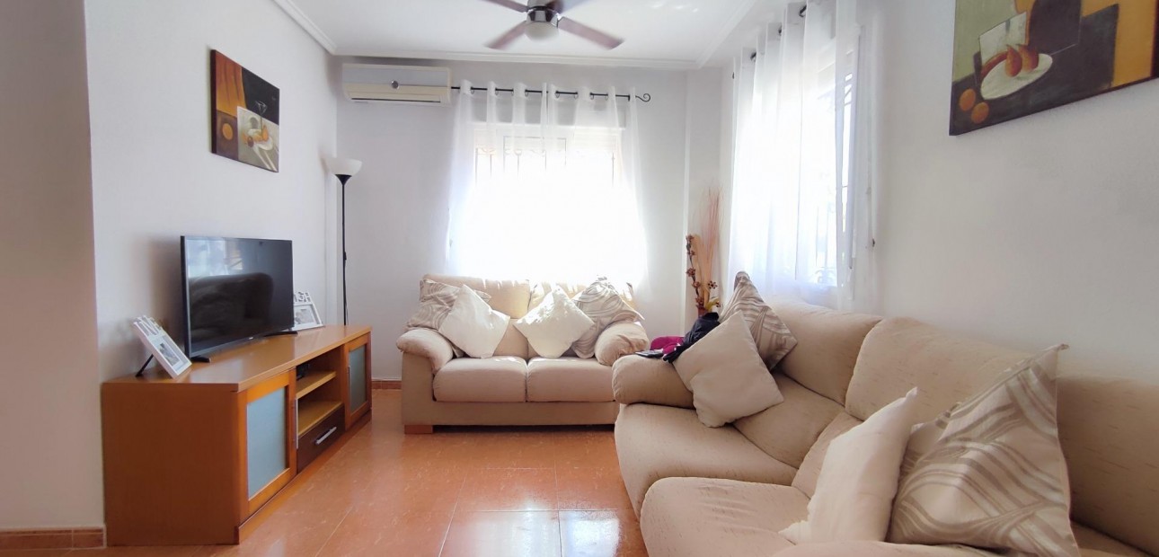 Herverkoop - Terraced house -
Orihuela Costa - La Florida