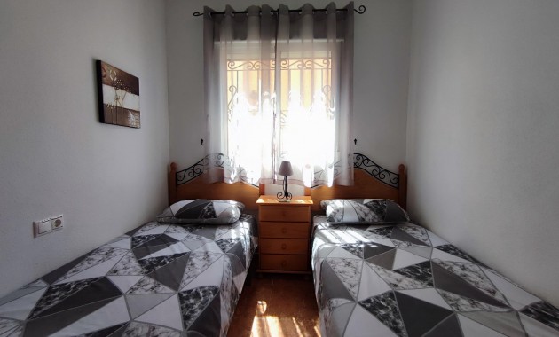Herverkoop - Terraced house -
Orihuela Costa - La Florida